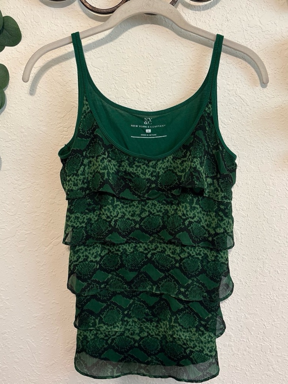 Y2K Green Ruffle-Tiered Snake-Print Tank Top✨ - Picture 2 of 5